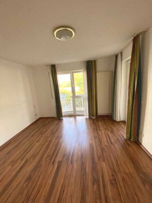 Geräumige 2-Zimmer-Wohnung mit 2 Balkonen und Stellplatz