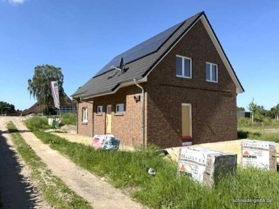 Modernes 5 Zi.-Neubau EFH mit LWP und Terrasse und Gartenbereich