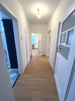 Schöne 2-Zimmer-Wohnung mit Balkon, Einbauküche und Bad in Leimen