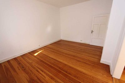 Friedberg: Suchen Sie hohe Decken, Dielenboden und Weitblick? 4 Zimmer, Küche Bad, Balkon!