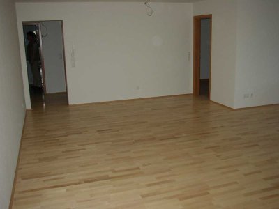 Stilvolle 3-Zimmer-Wohnung mit Balkon und EBK in Weingarten