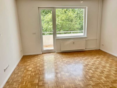 3 Zi in Zehlendorf: bezugs- u. provisionsfrei, modernisiert, hell, Aufzug, Sonnenbalkon, Stellplatz