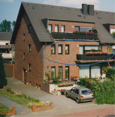 In Korschenbroich: Frisch renovierte Wohnung mit vier Zimmern und Balkon