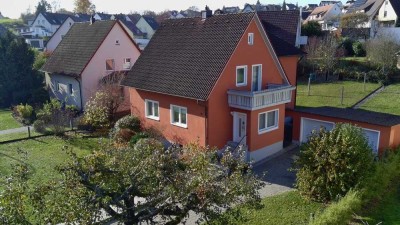 Gepflegtes Zweifamilienhaus in zentraler und ruhiger Lage