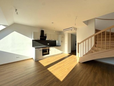 2 Zimmer Dachgeschoss Wohnung mit Home-Office Bereich und Terrasse sowie Klimaanlage - Erstbezug - Unbefristet