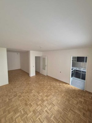 Frisch renovierte 1,5 Zimmer Wohnung mit EBK & Balkon - Bestlage Burtscheider Markt