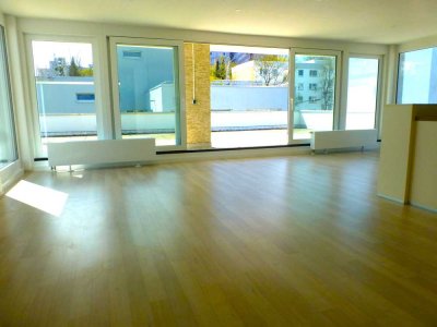 Traumhaftes 4 Zimmer Penthouse m. riesiger Dachterrasse, 2 Bäder,  3 Schlafzimmer, Lift -ruhige Lage