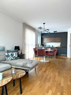 Luxuriöse, ruhige 3-Zimmer-Wohnung mit EBK & Balkon