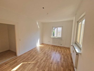 Schicke 3- Zimmer- Wohnung mit Wohnküche- frisch renoviert