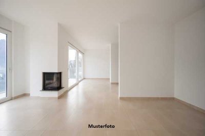 2-Zimmer-Wohnung nebst Balkon und Garage