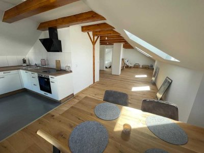 Schöne, sanierte 2 ZKB-DG in KA-Palmbach mit 65 qm, EBK, € 810,- + NK/HZ