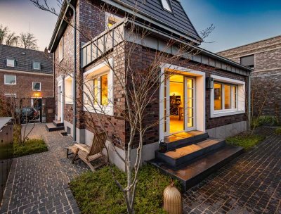 Ein Kunstwerk zum Wohnen: Luxuriöse Stadtvilla mit Exklusivem Designer-Interieur