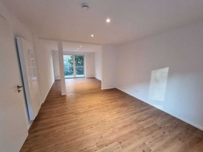 **Modernisierte 1-Zi.-Whg. mit EBK, Balkon und Stellplatz**