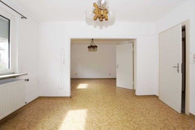 Schöne, angebaute DHH in ruhiger Lage mit gr. Garten.