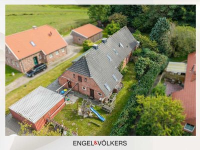 Fehnhaus-Hälfte in ruhiger Lage mit Garten und Ausbaupotenzial