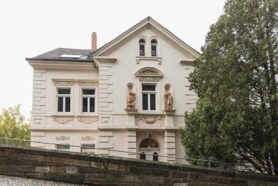 traumhafte Dachgeschosswohnung in Loschwitz mit Blick über Dresden (Balkon, 2 Stellplätze)
