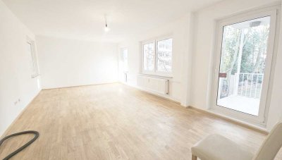 Zentral, alsternah: Großzügige, renovierte 3-Zi-Whg+Wohnküche, etagenumfassend, lichtdurchflutet