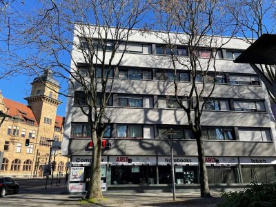 **Erstbezug nach Renovierung, zentrale 3-Zi-Wohnung mit EBK**