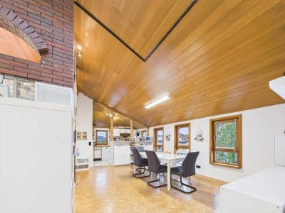 Charmante Dachgeschoss-Wohnung mit viel Platz und großem Balkon
