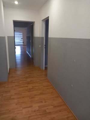 Helle 4-Zimmer Erdgeschosswohnung mit Außenstellplatz in Groß-Umstadt