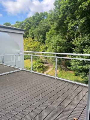 traumhafte Dachgeschosswohnung mit großer Dachterrasse - Einzigartiges wohnen in toller Gegend
