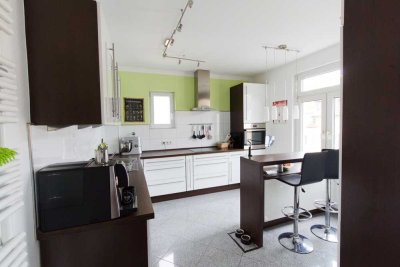 Provisionsfrei: Stilvolle und großzügige 5-Zimmer-OG-Wohnung