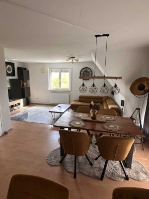 Moderne, geräumige 3-Zimmer-Wohnung auf zwei Ebenen mit Balkon