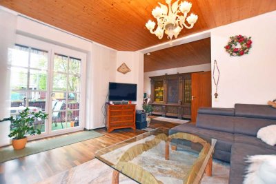 Attraktive Hochparterrewohnung mit Balkon und kleinem Vorgarten