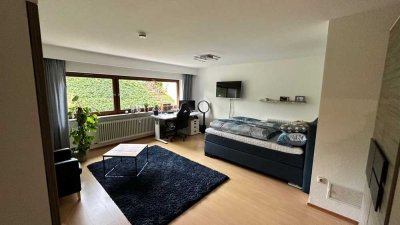Möblierte 1-Zimmer-Wohnung mit Terrasse – April bis August – Nähe Freiburg (Kirchzarten)