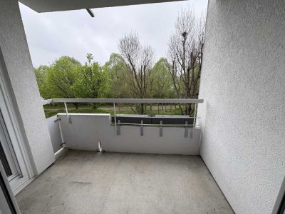 Gemütliche 2,5-Zimmer-Wohnung mit Balkon und Einbauküche in ruhiger, naturnaher Umgebung.