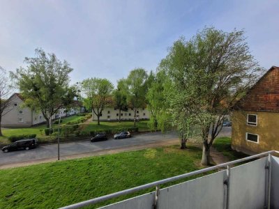 Helle 3-Zimmer-Wohnung mit Balkon und Badewanne