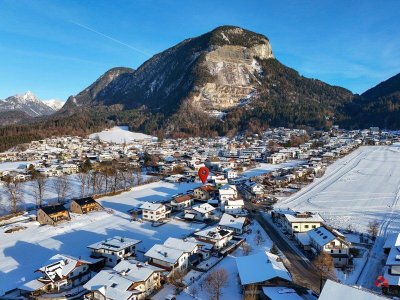 Renovierungsbedürftiges Zweifamilienhaus mit ausbaufähigem Dachboden