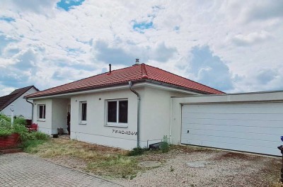 BESICHTIGE JETZT! Moderner Bungalow mit Gartenidylle und exklusivem Wohnkomfort in bevorzugter Lage
