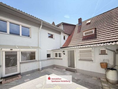 Renovierungsbedürftiges Einfamilienhaus mit Potenzial und idyllischem Innenhof in Mannheim-Neckarau