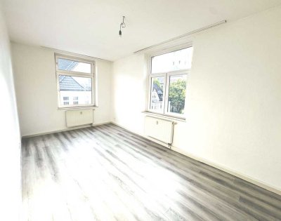 Grosse, helle, voll-renovierte 3 Raum Wohnung Nähe der Innenstadt von Gelsenkirchen