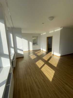 Hübsche und sehr geräumige 3 -Zimmer Wohnung inkl. Balkon - Siegen- Giersberg