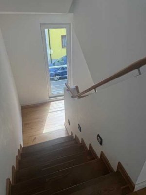Stilvolle Maisonette-Wohnung mit Premium-Ausstattung & Homeoffice – voll möbliert in Neckarau