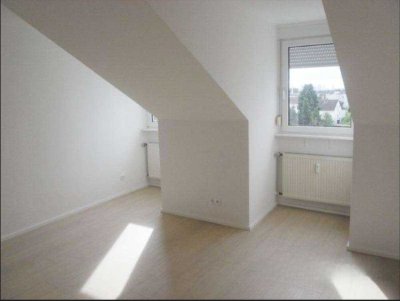 Süsse, helle Dachgeschosswohnung in ruhiger Wohnlage