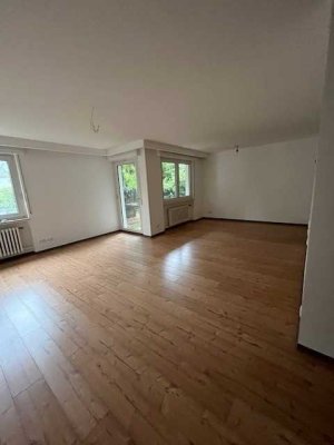 3-Zi.-Erdgeschosswohnung mit schöner Terasse zu vermieten