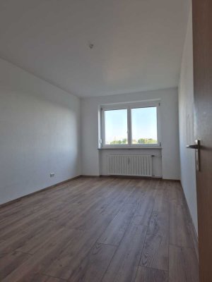 Schöne und sonnige 3,5 Zimmer Wohnung mit Balkon  - Erstbezug nach Renovierung