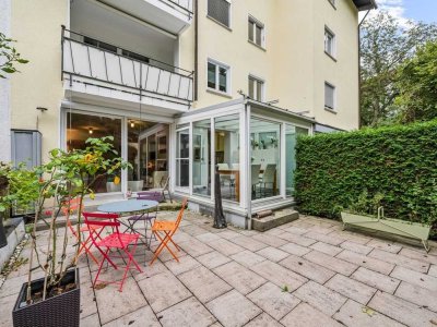 Stilvolle Erdgeschosswohnung mit Wintergarten und großzügiger Terrasse