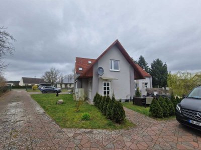 3 WE saniertes Mehrfamilienhaus, 2.941 m² Grundstück, 366 m² Wohnfläche im Speckgürtel von Schwerin