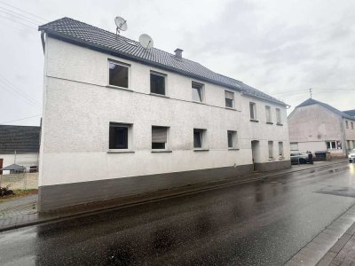 Kapitalanlage mit Potenzial: Gepflegtes Zweifamilienhaus in begehrter Lage von Maxsain