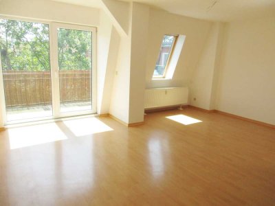 helle Dachgeschosswohnung mit Balkon