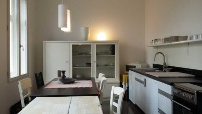 Altbauflair!! saniert!! LUXUS WG! Berufstätigen WG! 28qm!! TOP LAGE!! Balkon!! 01.07.2026, sofort