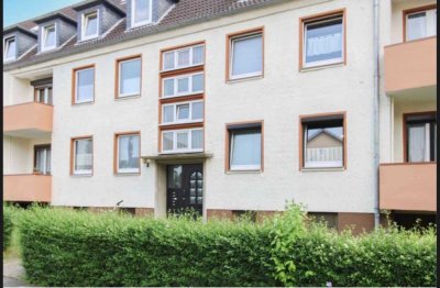Vollständig renovierte 3-Raum-Wohnung mit Einbauküche in Wolfsburg
