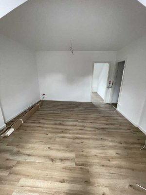 Erstbezug nach Sanierung mit Einbauküche: Exklusive2-Zimmer-Dachgeschosswohnung