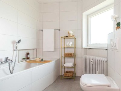 Moderne 3-Zi-DG-Whg / Balkon / Parkplatz / MGH / Provisionsfrei