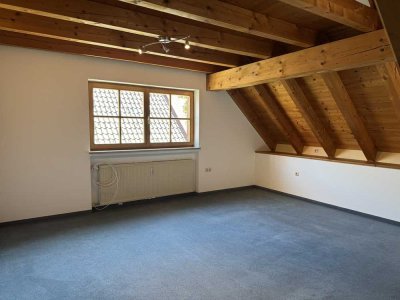 Gemütliche und kreativ gestaltete 2,5 Zimmer Dachgeschosswohnung in guter Lage von Oberammergau