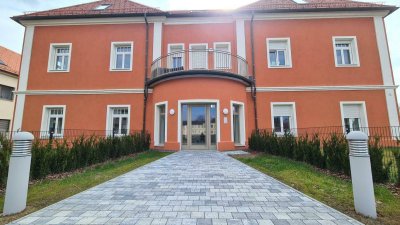 **Wohnjuwel im historischen Ambiente**Schick möblierte Gartenresidenz mit Altbauflair für stilbewußtes Wohnen **sofort bezugsbereit**